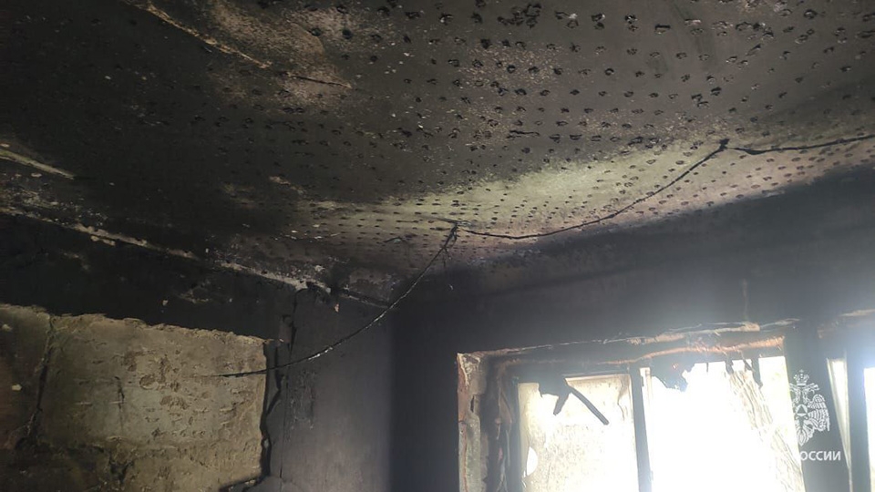 Пожар в саратовской квартире начался с натяжного потолка