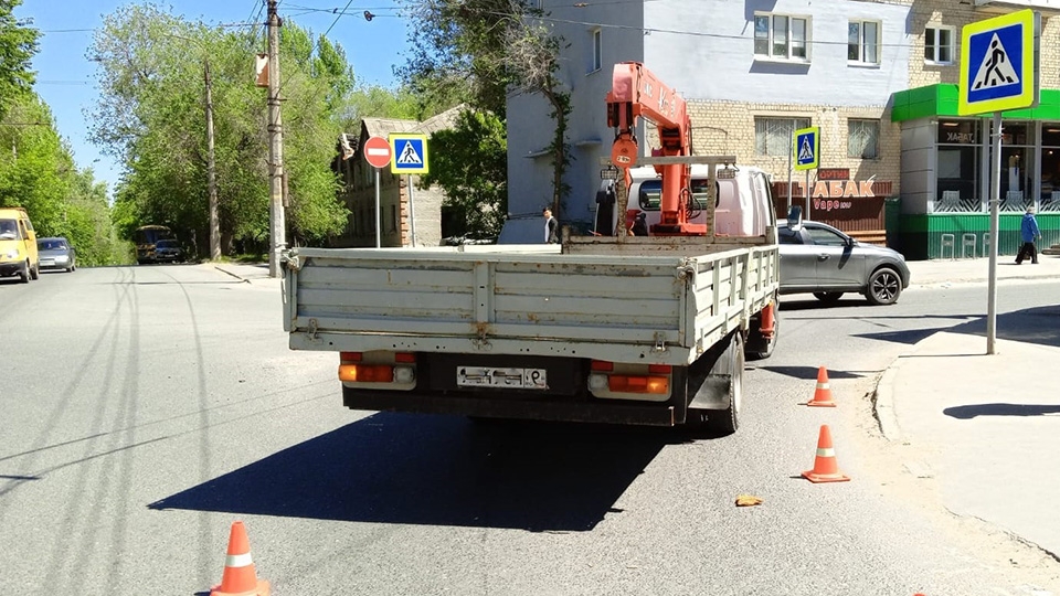 В Ленинском районе грузовик сбил женщину на переходе
