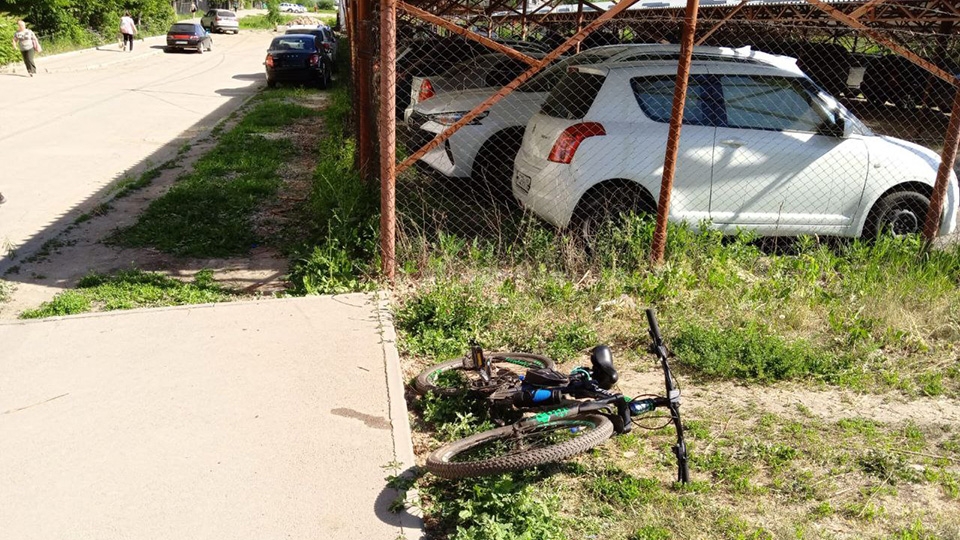 В Ленинском районе юный велосипедист попал под колеса 