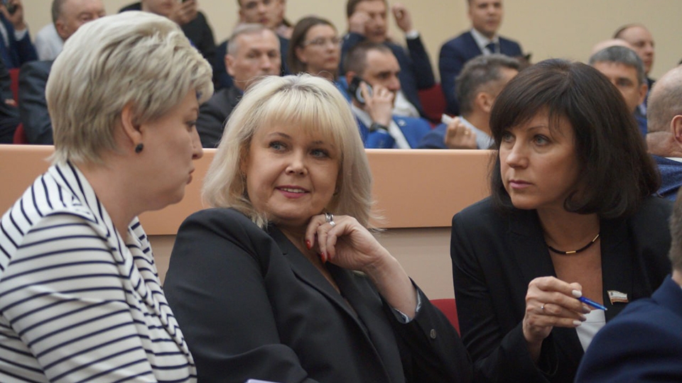 В Саратовской области насчитали больше женщин-управленцев с меньшими зарплатами