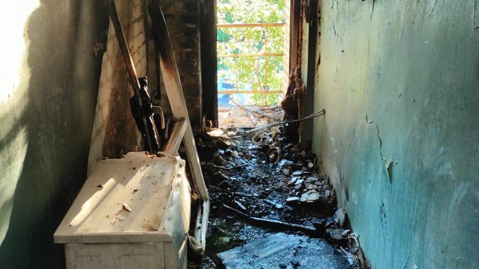 Из горящей саратовской девятиэтажки пожарные эвакуировали семь человек