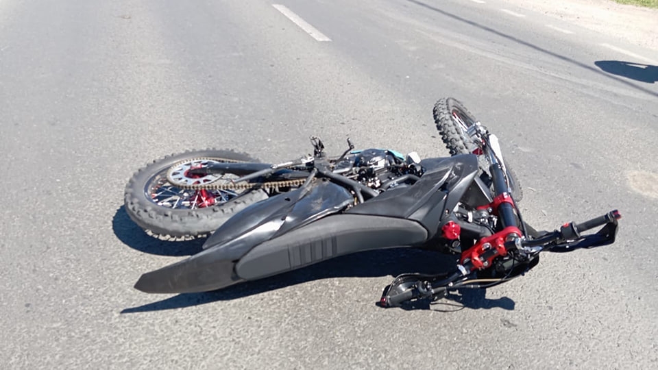 На выезде из Саратова пострадал молодой мотоциклист