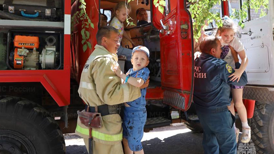 В детсаду пожарным усложнили задачу. Эвакуированы 45 малышей
