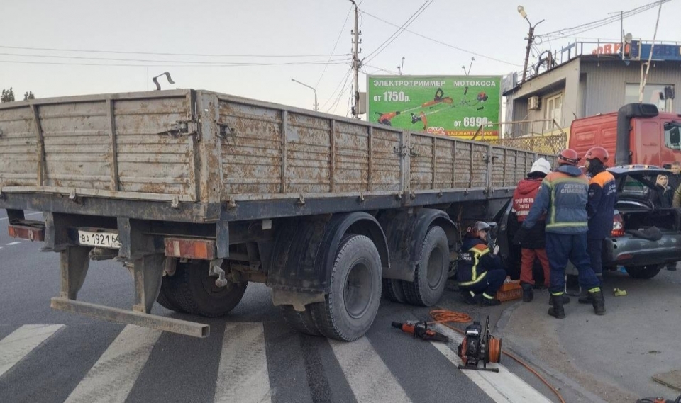 Полиция ищет очевидцев ДТП с участием тягача и 