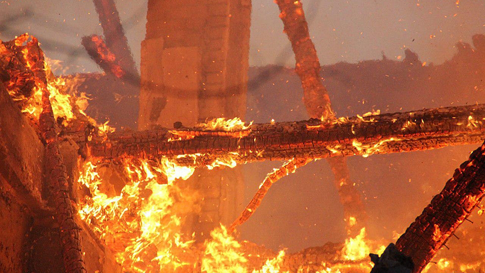 Под Балаковом полностью сгорел жилой дом