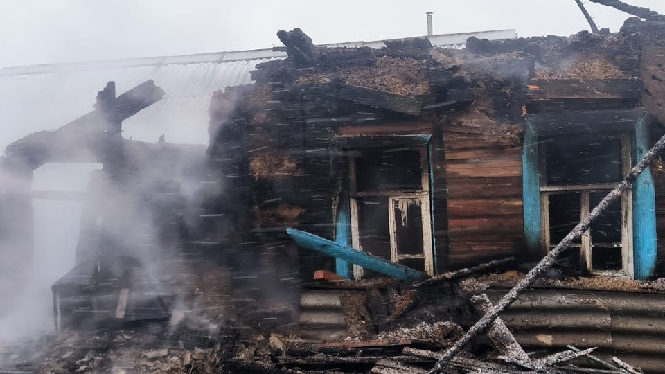 В хвалынской Алексеевке сгорел дом