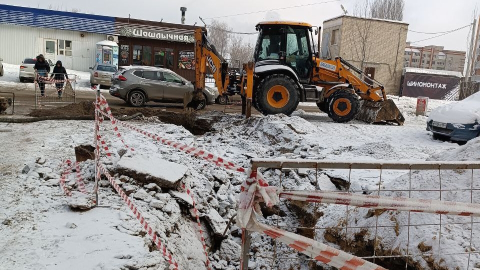 Жители многоэтажек в Ленинском районе вторые сутки живут без воды