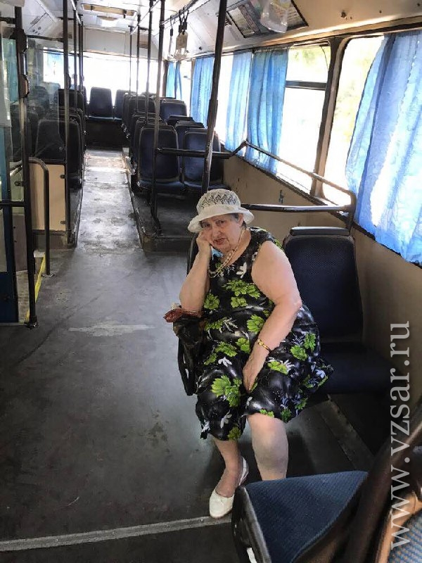 В Перми одинокий мужчина щупает женщин в автобусе, приговаривая: «Так надо»