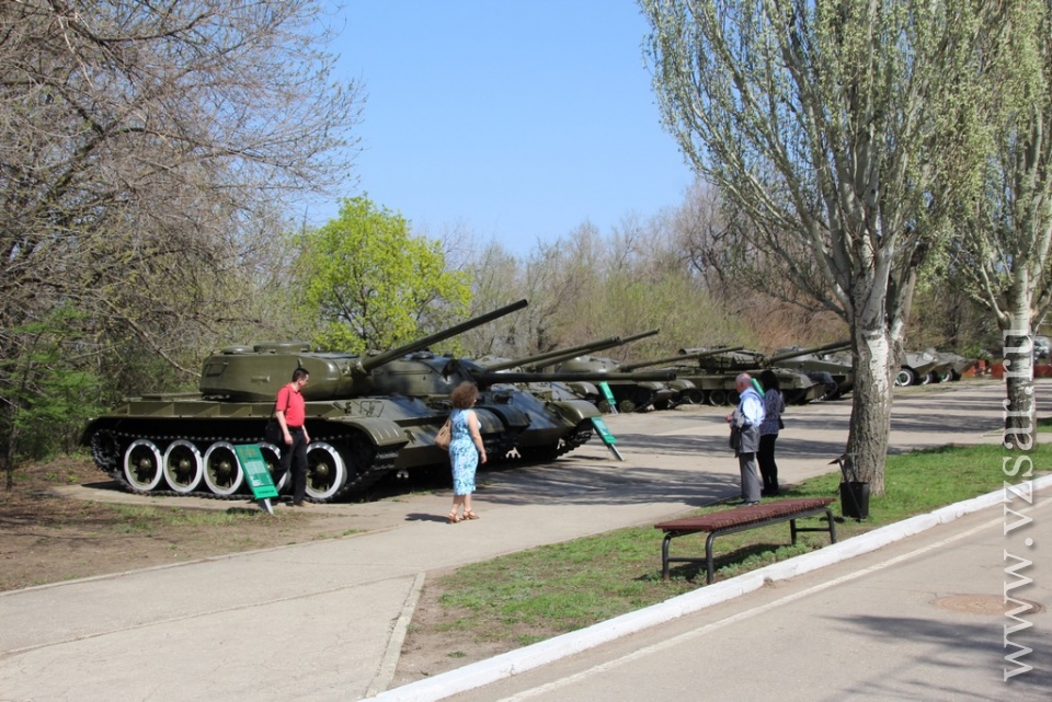 Минуту парк победы. Сквер Победы Саратов. Парк Победы Саратов весной. Парк Победы Ялга. Николаев парк Победы.