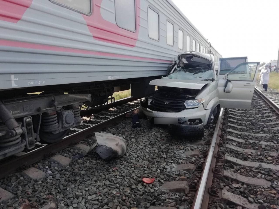 Столкновение пассажирского поезда с автомобилем сегодня