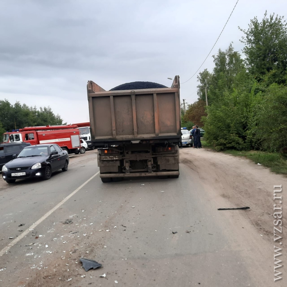 Таксист и двое его пассажиров пострадали в ДТП с 