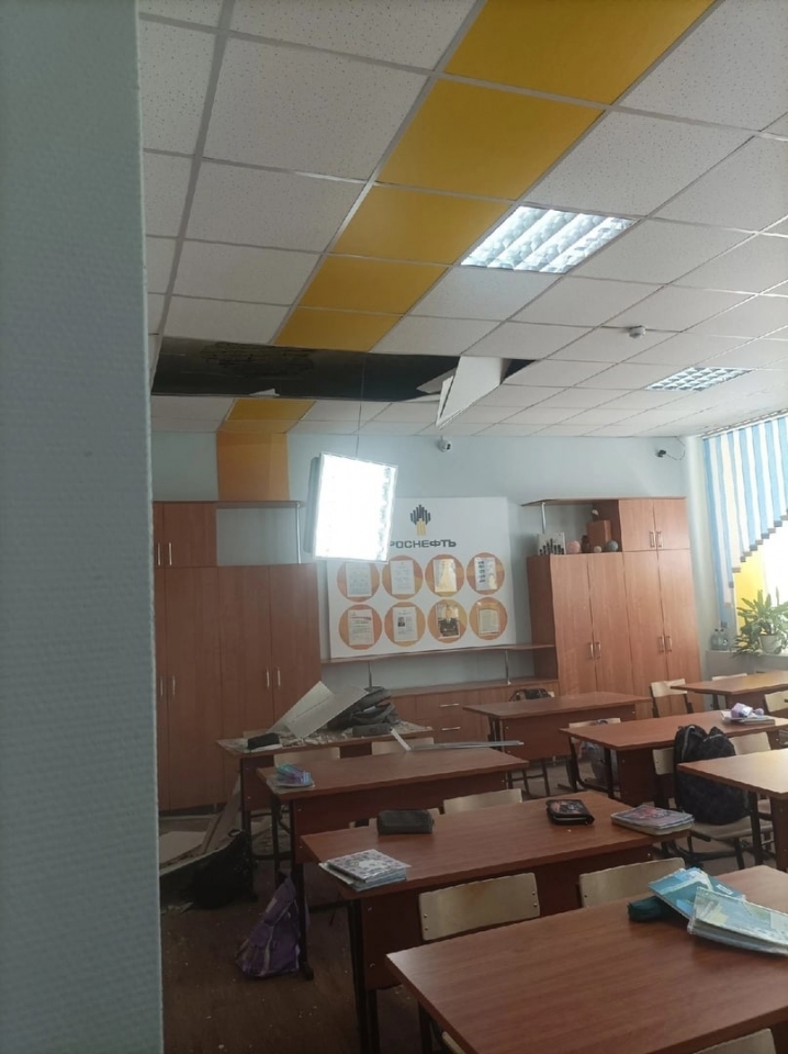 В Адыгее во время урока в школе частично обрушился потолок
