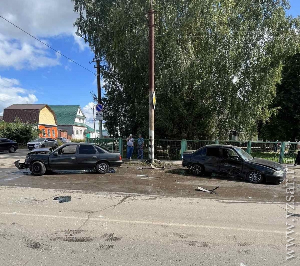 В Петровске парни на иномарках устроили ДТП. Пострадала девушка | Новости  Саратова и области — Информационное агентство 