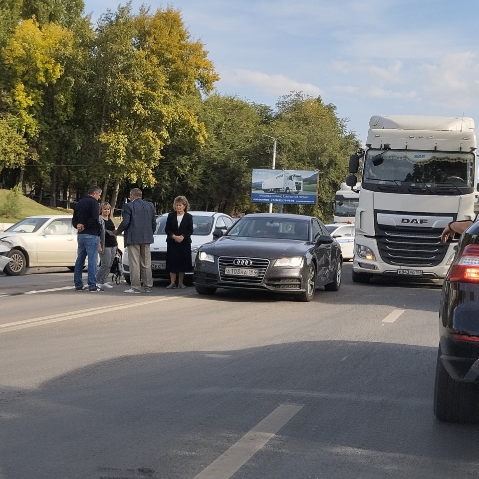 Массовое ДТП парализовало движение по улице Шехурдина в Саратове | Новости  Саратова и области — Информационное агентство 