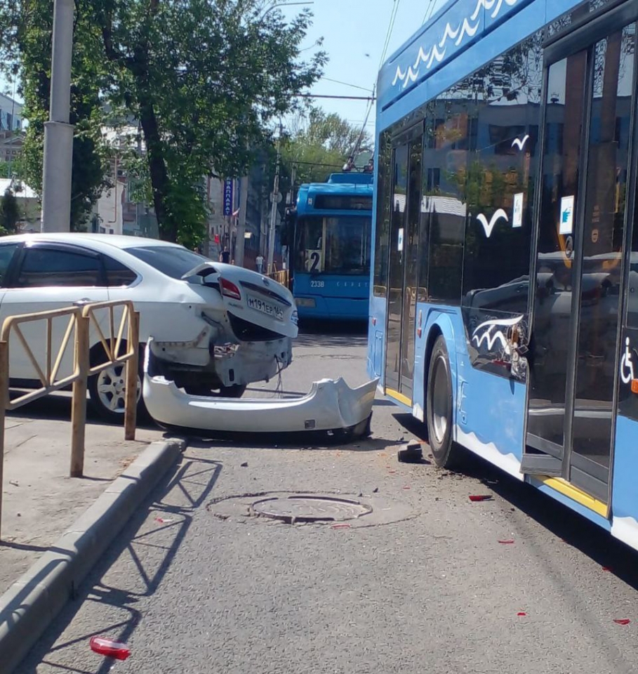 В центре Саратова встали троллейбусы трех маршрутов | 06.06.2024 | Саратов  - БезФормата