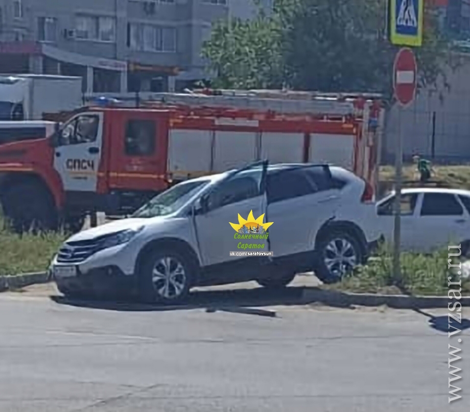 В Солнечном столкнулись рейсовая маршрутка и кроссовер. Есть пострадавшие |  06.07.2024 | Саратов - БезФормата