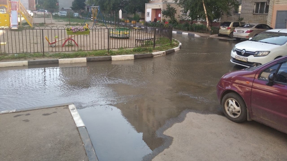 Когда дадут воду в заводском районе саратова. Саратов без воды на три дня. Потоп Уфа фото.